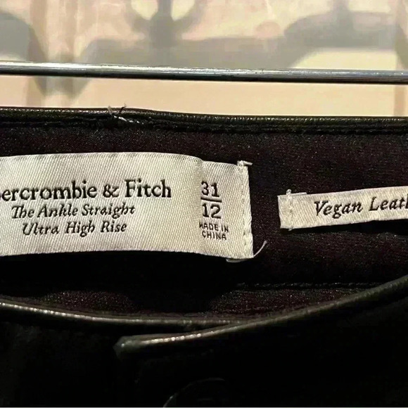 Abercrombie and Fitch Vegan Pants Ladies Size 12/31 Black High Waist Baggy EUC - Picture 2 of 9